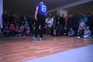 Annushka vs MiniTroll tie