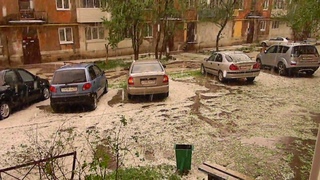 Градовый шторм в Чусовом (Пермский край) Россия  г.