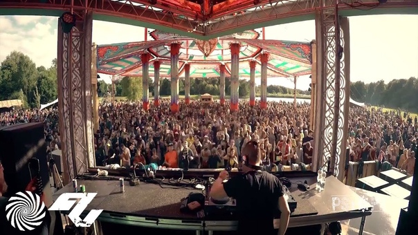 Ace Ventura set Psy Fi Festival