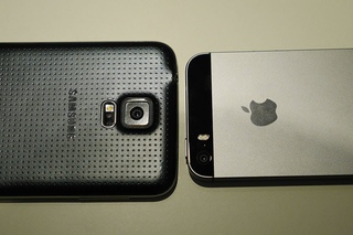 Сравнение Samsung Galaxy S5 и iPhone 5s (видео)