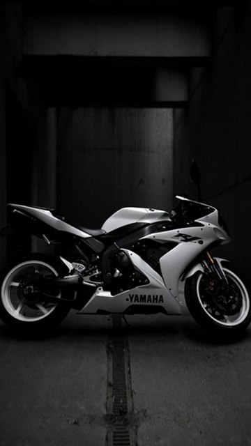 Yamaha R1 | 