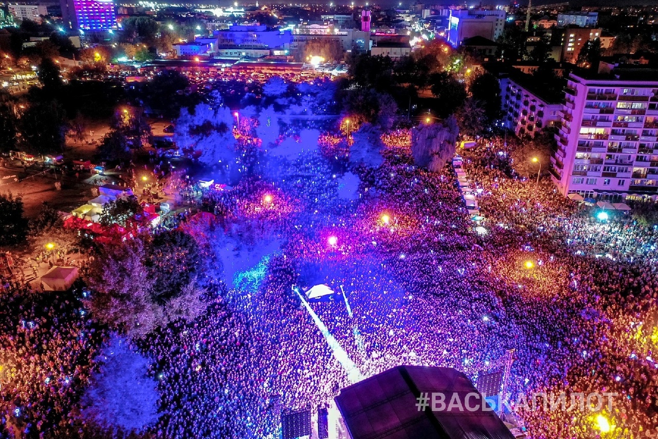 Просто оцените этот размах с высоты (фото от Василия с Набережной где Время и Стекло) Просто оцените этот размах с высоты (фото от Василия с Набережной где Время и Стекло)