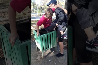 Детдомовец бьёт агарку