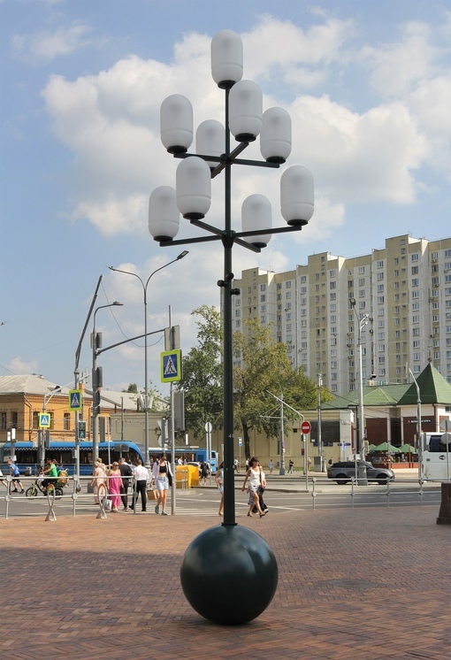 Эксперименты с мощением из кирпича в Москве