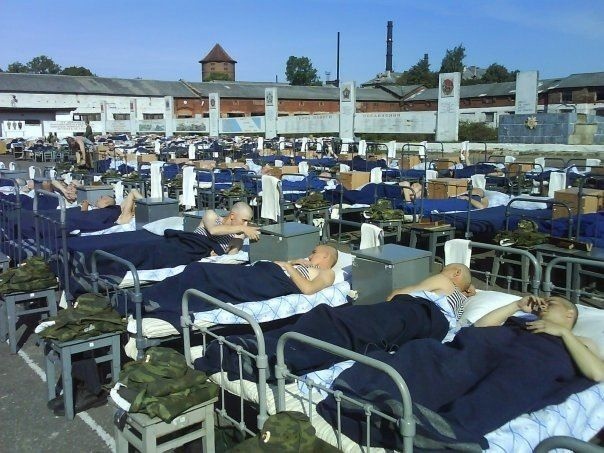 Армейские будни: репортаж из обновленной казармы