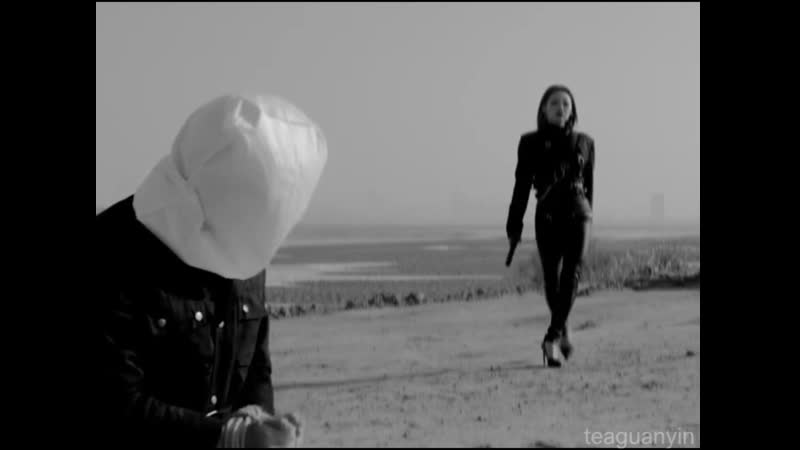 hunters: under a single lighting, why are there two