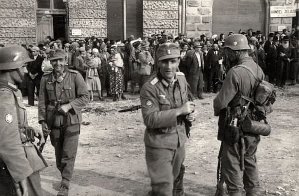Операция «Гиммлер». Гляйвиц (Германия, сейчас Гливице, Польша), 31 августа 1939 года. В конце 1930-х Третий Рейх набрал достаточно мощи, чтобы озаботиться расширением территории. Ближайшей целью